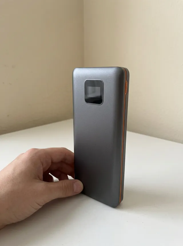Обычное фото: Powerbank с дисплеем, 20 000 мА·ч
